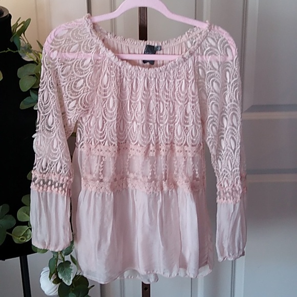 Beautiful pink silk blouse with lace and rouching. - Picture 1 of 4